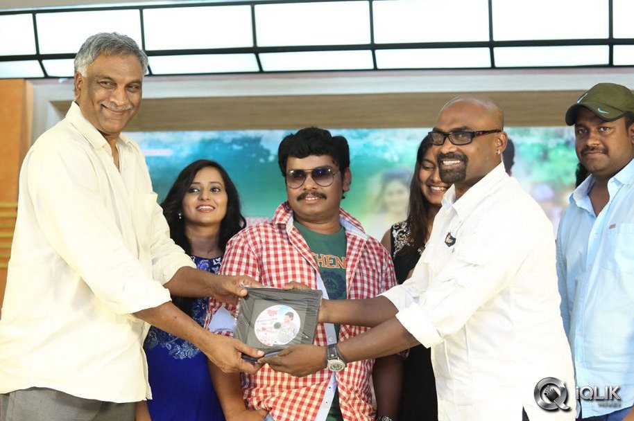 Hrudaya-Kaleyam-Movie-Platinum-Disc-Functiion